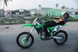 Street bob bobbers auto racing street bikes dirt track racing 4 wheelers sportbikes sports dirtbikes hammering down! 12 O Clock In Accra The Fader