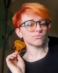 Katana Fox 🗡️🦊 is leaving for Neotropolis early tomorrow morning! My  to-do list today is full lol so much to finish preparing! So excited! Ready  to immerse myself in cyberpunk realness as