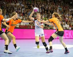 A csapat 14 (egyes versenyeken 16) játékosból áll, a játéktéren egy időben legfeljebb 7 játékos tartózkodhat. Lelato Magyar Arany A Gyori Rendezesu Junior Kezilabda Eb N
