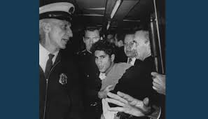 Sirhan eventually received a life sentence. 13yojtekqcgj M