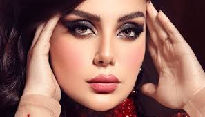 أحيت هيفاء وهبي حفلا في مصر مؤخرا، وظهرت فيه بفستان من تصميم ميخائيل شمعون، جاء التصميم الأصلي للفستان شفافا بلون الجلد، لكنها بطنته من رقبتها إلى نصف الفخذ، في خطوة غير معتادة من هيفاء وهبي. Ø²ÙŠÙ†Ø¨ Ø§Ø¨Ù†Ø© Ù‡ÙŠÙØ§Ø¡ ÙˆÙ‡Ø¨ÙŠ ØªØºÙ†ÙŠ Ù„ÙˆØ§Ù„Ø¯ØªÙ‡Ø§ ÙÙ‡Ù„ Ø¨Ø§Øª Ø§Ù„ØµÙ„Ø­ Ù‚Ø±ÙŠØ¨Ø§ Ø§Ù„Ù†Ù‡Ø§Ø±