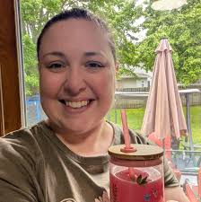 Hello, can anyone tell me what time the pool opens and closes please  (morning and evening). Thank you