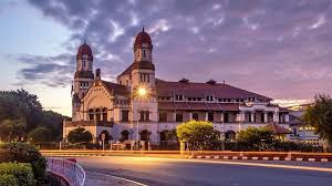 Lawang sewu berhasil berubah hingga menjadi tempat wisata sejarah. Sisi Lain Wisata Lawang Sewu Semarang Yang Tak Hanya Mistis Kepogaul