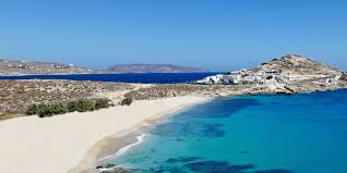 Golden sandy pleasure the beach of psarou enchants its visitors with its soft sands, the crystalline azure waters and the bewitching natural beauty. Die Schonsten Strande Auf Mykonos In Griechenland