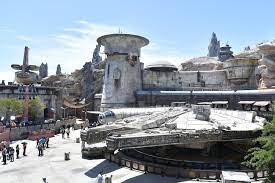 How Star Wars Galaxy S Edge Changed Ip Based Theme Park Lands Forever Disneyland Star Wars Disneyland Star Wars