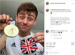 Tom daley's husband is an american screenwriter and director, who has won multiple awards for his work. British Diver Tom Daley Knits Dog Jumper And Cosy For Olympic Games Gold Medal Abc News