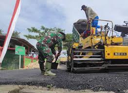 Kabupaten bojonegoro yang memiliki banyak daerah sudah memiliki 429 nomor kode pos yang sudah tercantum resmi. Tak Kenal Cuaca Serda Edi Ratakan Aspal Pembangunan Jalan Tmmd Bojonegoro Sentral News
