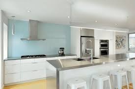 Credence Adhesive Meubles Blanc Neige Dosseret Verre Bleu Ciel Cuisine Moderne Dosseret Cuisine Cuisine Contemporaine