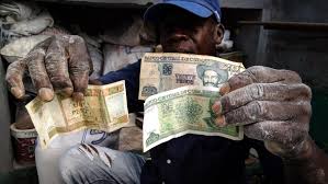 Adiós a la doble moneda en Cuba ¿cuál será el costo para la gente?
