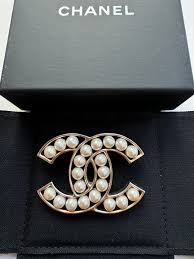 chanel pearl pin