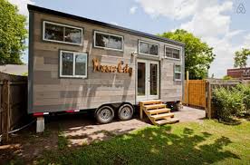 Ev taşırken bol miktarda tüketilen yapıştırıcı. Dunyanin Her Yerinde Tatil Yapabileceginiz 27 Kucuk Ev