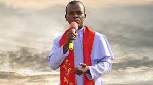 Catholic priest, fr ejike mbaka, has revealed why he took some contractors to president muhammadu buhari. K2jrhb5ptkxzkm