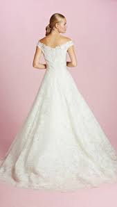 Designed in partnership with oscar de la renta. Amal Clooney S Wedding Dress