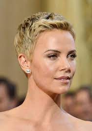 More Pics Of Charlize Theron Pixie Super Short Hair Charlize Theron Hair Hair Styles