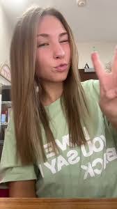 Elizabeth Recker's Instagram, Twitter & Facebook