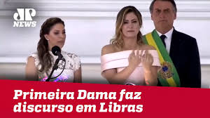 Brazilian first lady michelle bolsonaro tested positive for the coronavirus on thursday, according to the office of president jair bolsonaro, days after her husband said he had recovered from the. Michelle Bolsonaro Quebra Protocolo E Faz Discurso Em Libras Youtube