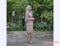 Tampil rapi dengan warna putih. Model Kebaya Modern Panjang Tile Ungu Tunik Fashionsista Co Model Model Fashion Terbaru 2021