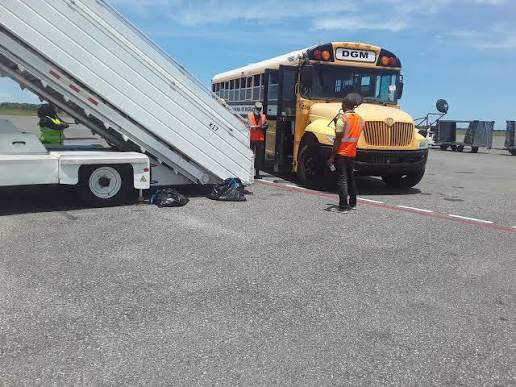 Llegan a RD 102 dominicanos deportados desde Estados Unidos #ListínDiario