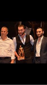 Jun 14, 2021 · 'kahraman babam' dizisi 14 haziran pazartesi (bu akşam) akşamı show tv ekranlarında yayın dönemine başlıyor. Gorkem Sevindik On Twitter Yilin En Iyi Aksiyon Dizisi Kurtlar Vadisi Pusu Http T Co Whetmi6dqu