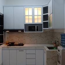 Anda bisa menambahan hpl sebagai lapisan luar dan sebagai anti gores karena bahan hpl pada dasarnya sangat keras dan pilihan warna lebih banyak. Harga Kitchen Set Aluminium Acp Terbaru Juli 2021 Biggo Indonesia