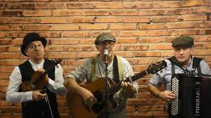 Si il en a une où il chantent ensemble je veux bien ! Video Des Bretons Ecrivent Une Chanson Humoristique Contre La Reforme Des Retraites