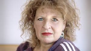 Wimie Wilhelm, geliefd komisch actrice (1961-2023) die altijd werd herkend  om haar lage stem