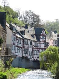 Wenn ihnen nach einem besonderen urlaub ist, ist unsere spannende ferienwoche für die ganze familie im bauwagencamp genau das richtige für sie! Urlaub In Der Eifel Ferien Zwischen Maaren Und Weinbergen Ferienhaus Eifel