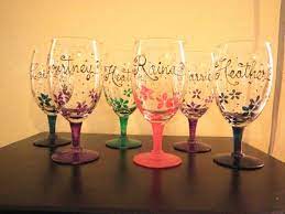 Pin By Kathy Taylor On Wine Glass Decorating Ideas Painted Wine Glass Hand Painted Glasses Hand Painted Wine Glass