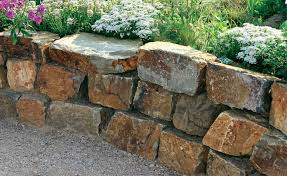 Bei der hangbefestigung im garten gleicht man höhenunterschiede mit mauern treppen und der passenden bepflanzung aus um gleichzeitig die fläche vor erosion zu schützen gärten mit großen. Stutzmauern Bauen Die Besten Losungen Mein Schoner Garten