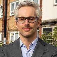 Elliot Weaver's Instagram, Twitter & Facebook