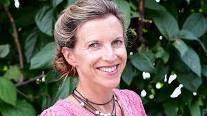 Bringing my foreign-raised daughters to their first Irish panto