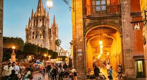 Quería confirmar que san miguel de allende está abierto para recibir a turistas? San Miguel De Allende Era El Paraiso De Los Turistas Hasta Que Llegaron El Narco Los Homicidios Y El Cobro De Piso Economiahoy Mx