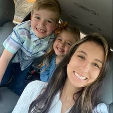 Elizabeth Heatherly's Instagram, Twitter & Facebook