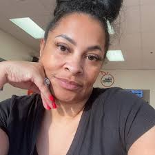 Erica Grinage's Instagram, Twitter & Facebook