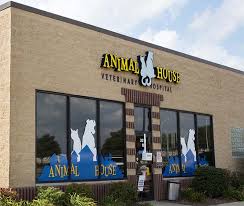 Emergency veterinarians, veterinary technicians, and veterinary assistants are on staff 24 hours a day. Animal House Veterinary Hospital St Charles North Aurora