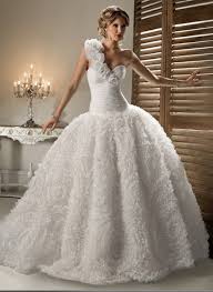 Feb 25, 2021 · zur hochzeit trug victoria swarovski das teuerste brautkleid der welt. Das Beruhmtheit Schonste Hochzeitskleid Der Welt Abendkleid
