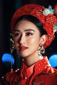 Á hậu Hà Thu hát ca khúc do nhạc sĩ Hoa nở không màu viết