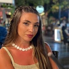 Miriam Olivas's Instagram, Twitter & Facebook