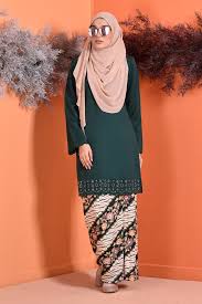 Anda bisa memilih mana model baju kurung kedah songket. Baju Kurung Batik Nadelle Green Muslimahclothing Com
