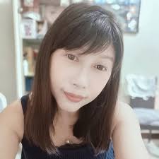 許淑華昨天街頭宣講完受訪指出不會發起罷免，結果旁邊的阿嬤支持者忍不住跳出來說我們可能會發起並簡短說出理由！！  期許自己也成為如此熱愛自己家園的長輩，阿嬤好帥好可愛❤️❤️❤️❤️❤️❤️