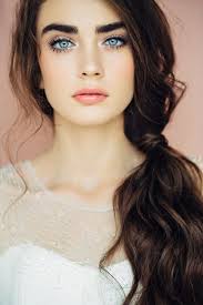 Do You Wanna Know How To Maintain Your Blue Eyes Makeup Things If Yes Then You Should Must Know Some Brown Hair Blue Eyes Brunette Blue Eyes Brunette Makeup