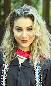 Elana Shapiro's Instagram, Twitter & Facebook