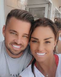 She has been married to kieran hayler since january 16, 2013. Wd78k0mnvttk3m