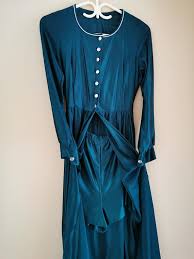 We did not find results for: Emerald 50 S Vintage Satin Housecoat Robe Glamorous L Gem