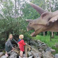 Vanaf de snelweg a28 zit je binnen vijf minuten bij het themapark. Leuk Uitje Dinoland In Zwolle