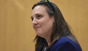 Lisa August's Instagram, Twitter & Facebook