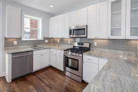 Tusentals nya, högkvalitativa bilder läggs till varje dag. White Counter Tops Best Granite For Countertop Backsplash Grey Granite Countertops White Granite Countertops Modern Kitchen Design Grey