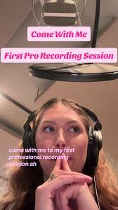 Alana Pollard (@lanatelllo)