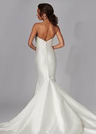 Bhldn brides have a distinctive eye for what's next, which is why we're always evolving crepe wedding dresses are the epitome of a modern bride and will make you feel royal and elegant. Strapless Simple Fishtail Wedding Dress With Detachable Capelet