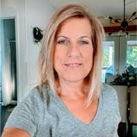 Lisa Laudeman's Instagram, Twitter & Facebook